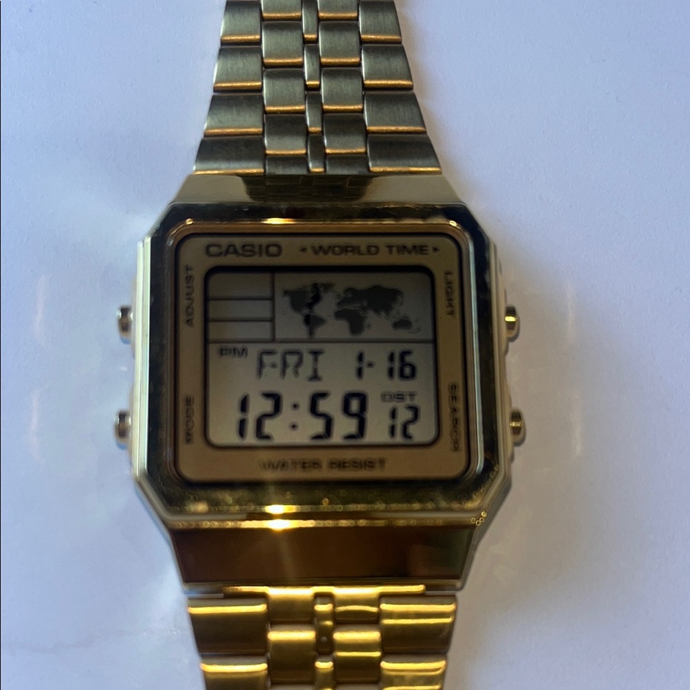 Casio A500WGA-9D Men's Vintage gold-tone stainless steel digital watch - Picture 2 of 12